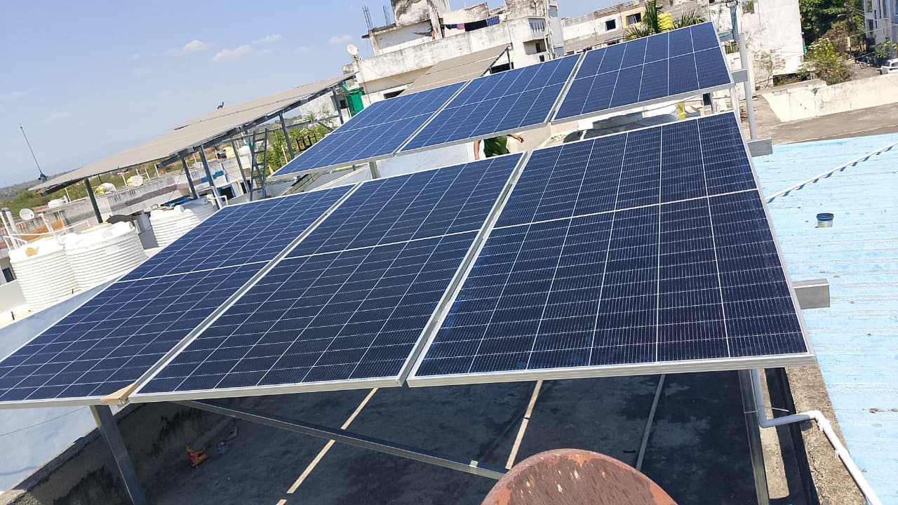 Multi-row rooftop solar installation by PK Solar